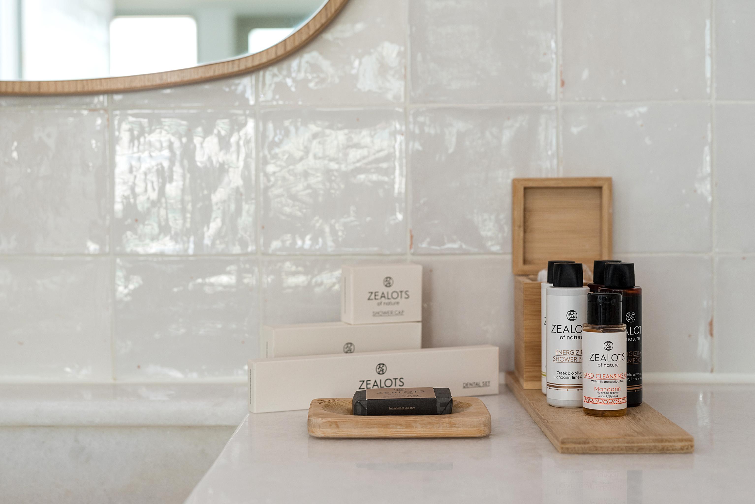 Coco-Mat Athens Jumelle Hotel Exterior foto A selection of amenities by ZEALOTS