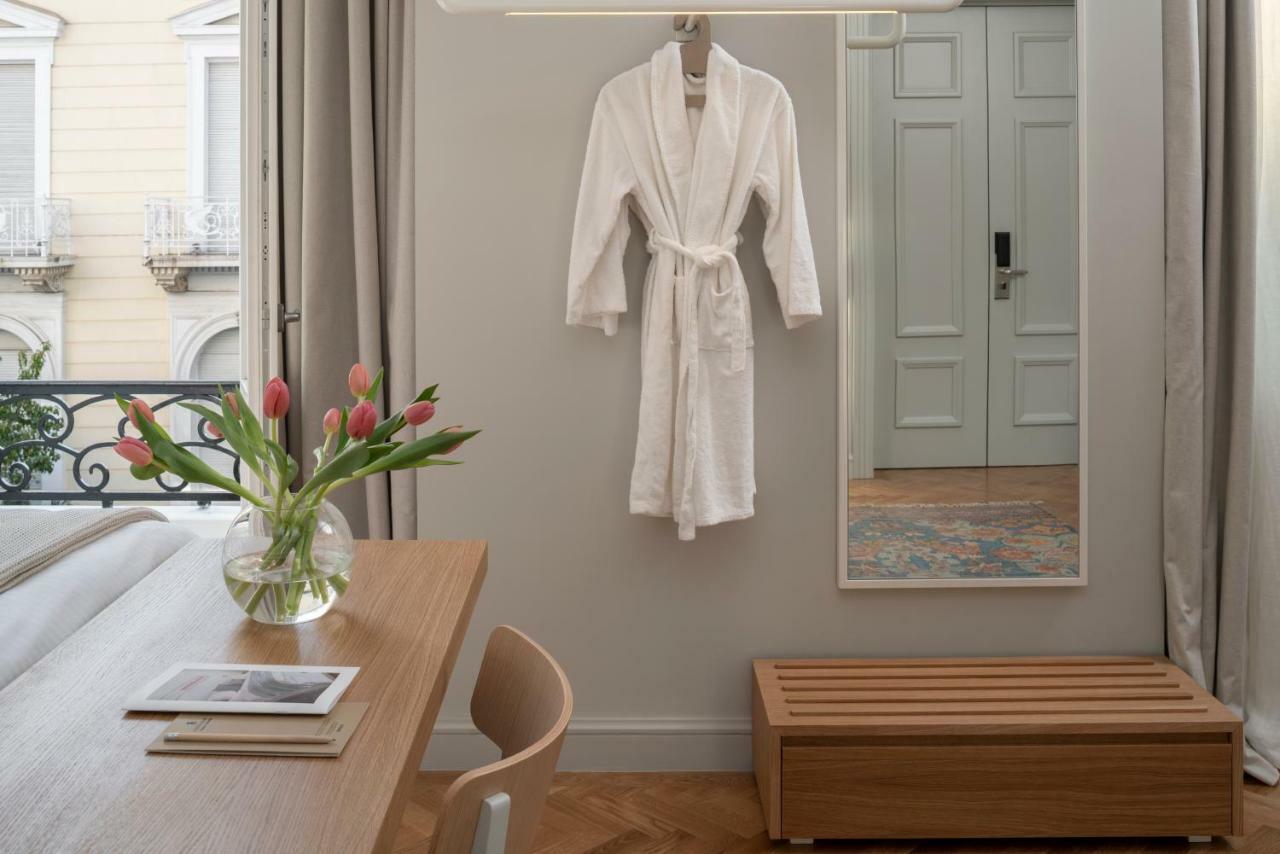 Coco-Mat Athens Jumelle Hotel Exterior foto A bathrobe hanging on a wall